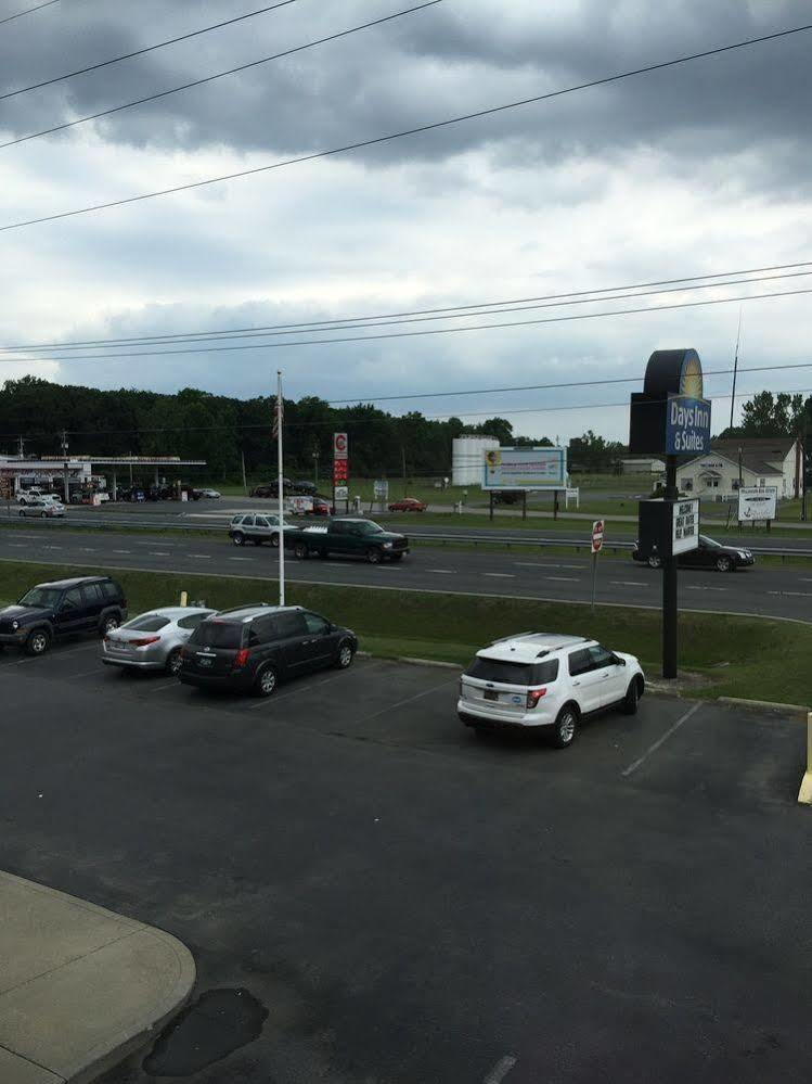 Days Inn & Suites By Wyndham Cambridge Εξωτερικό φωτογραφία