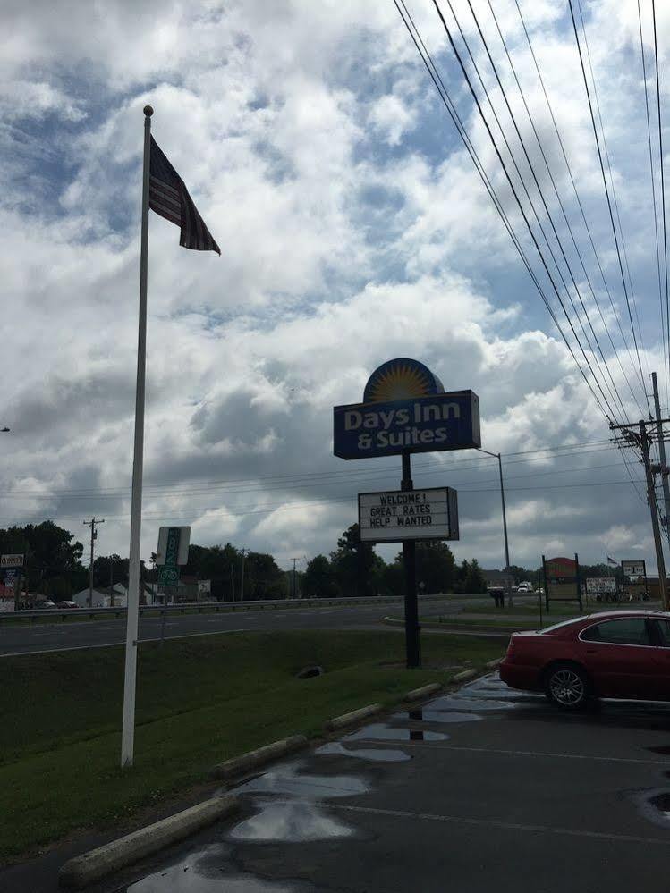 Days Inn & Suites By Wyndham Cambridge Εξωτερικό φωτογραφία