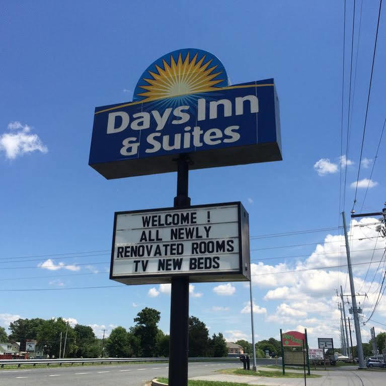 Days Inn & Suites By Wyndham Cambridge Εξωτερικό φωτογραφία